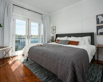 Romantic Waterfront Getaway with an optional MotorBoat - Bethel - Habitación
