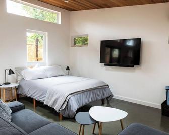 Hilldale Studio - in the heart of Marin County - San Anselmo - Bedroom