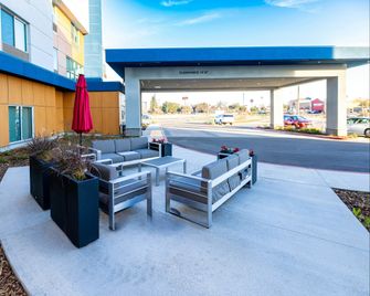 Hampton Inn by Hilton Selma - Selma - Gebouw