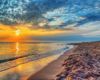 Sunny Beachside Retreat: Cozy 2 bed Townhouse! - Indialantic - Beach