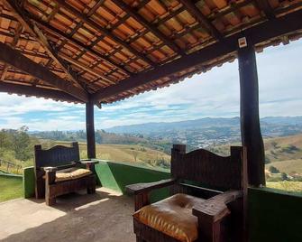 Hotel Alpes Da Fazenda - Socorro - Balkon