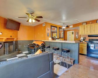 Patio with Desert Views Apache Junction Abode - Apache Junction - Kitchen