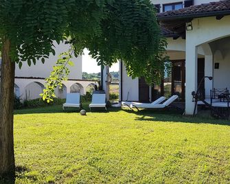 3 Bedroom Villa in Tigliole - Tigliole - Patio