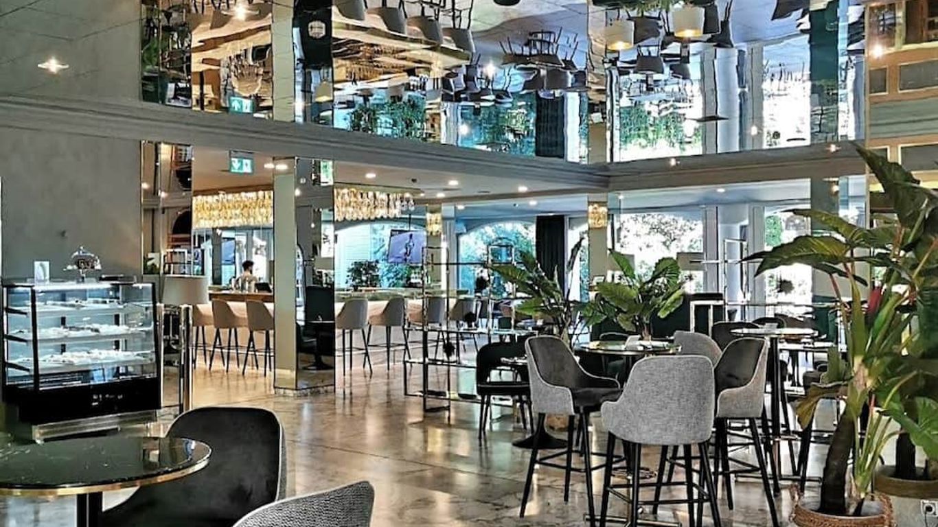 إيفين هوتل بيراميد