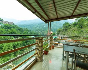Hotel Mansarovar - Tirthan Valley - Gushaini - Balcón