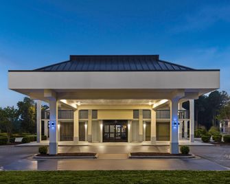 Baymont by Wyndham Fayetteville NC - Fayetteville - Building