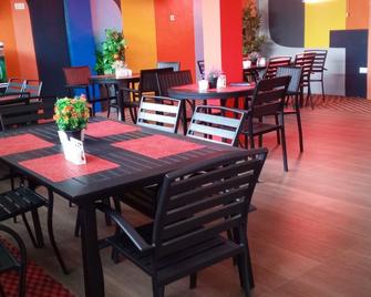 Fantastic 2 Hotel - Afienya - Restaurante