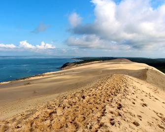 Charming + Bright House | Great Beach Access! - Arès - Beach