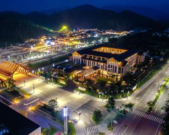 Artel Yunfu Hotel - Yunfu - Building