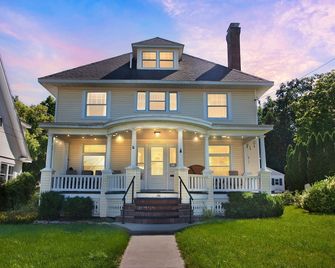 Cozy Trotter Home - Ticonderoga - Building