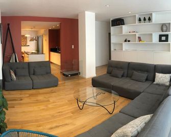 Le Bonrepos - T3 sur les Ramblas de Toulouse - Toulouse - Living room