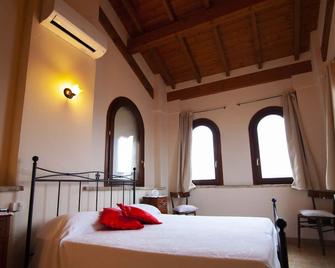 The Window on the Castle - Soave - Camera da letto