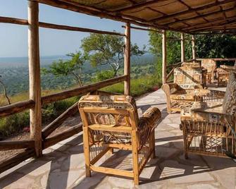 Eagles Nest Camp - Mbarara - Varanda
