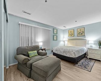 Linda's Beach Shack at Playa Rana - Virginia Beach - Bedroom