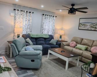 School Village Walk-in shower and jetted tub - Elizabethtown - Huiskamer