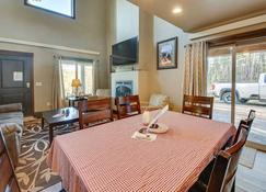Spacious Sturgis Cabin with Grill and Wraparound Patio - Sturgis - Dining room