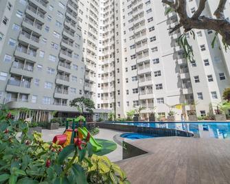 Quiet 2BR Apartment @ Parahyangan Residence Apartement with Mountain View - Bandung - Pool