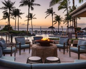 ذا ويسترن ناني أوشن فيلاز، كانابالي - لاهينا - شرفة مرصوفة