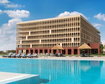 Radisson Blu Hotel, N'Djamena - Yamena - Piscina