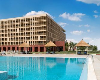 Radisson Blu Hotel, N'Djamena - Yamena - Piscina