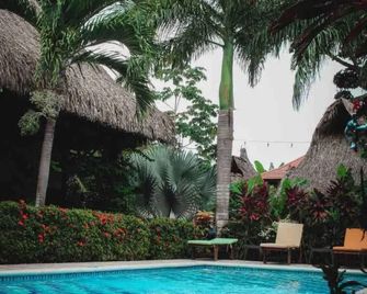 Prima Luna Palomino - Palomino - Piscina