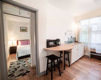 Chameleon Hotel - Castlegar