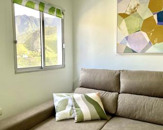 Ca Yaya - Big House with Terraces - Rooftop & Views - Hermigua - Sala de estar