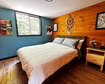 Black Bear Cabin # 1. - Nakusp