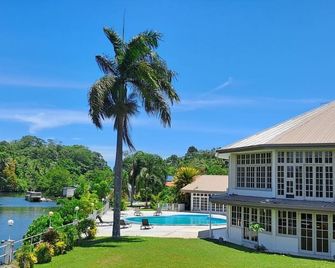 Yatu Lau Lagoon Resort Fiji - Pacific Harbor - Zwembad