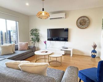 Knoxfiled 4-Brm Retreat Home Golf Course Free Wifi - Scoresby - Living room