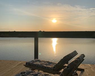Paradise On The Bayou At The Bat Cave! - Slidell - Pool