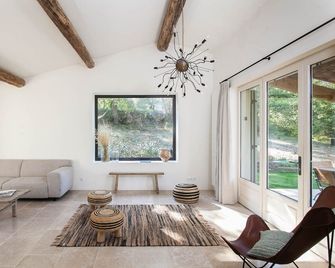 Charming Property In The Heart Of An Exceptional Site With A Breathtaking View - Bonnieux - Wohnzimmer