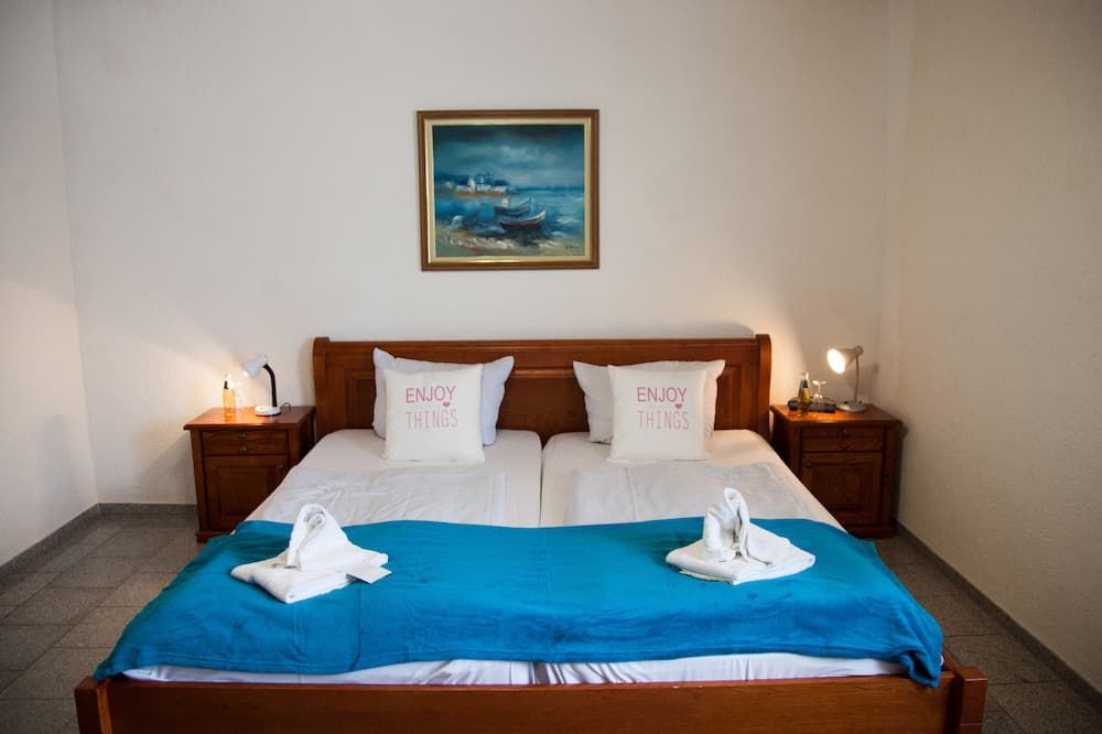 Hotel Atlantis - Ramstein-Miesenbach - Bedroom