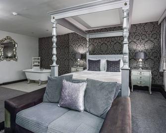 The Pied Bull - Chester - Bedroom