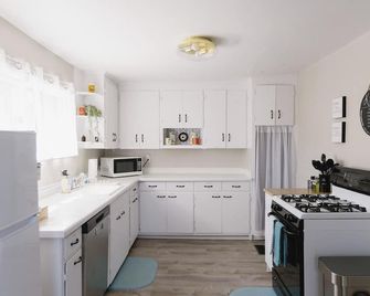 Charming 1-Bedroom House In Delightful Winona With Wifi, Ac And Private Patio - Winona - Keuken