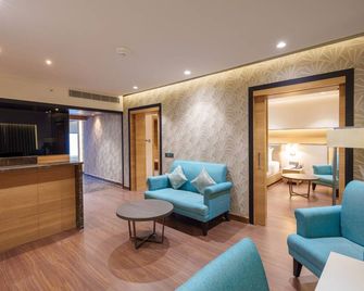 Pharos Hotels - Chennai - Living room