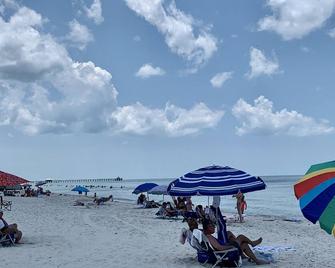 Beautiful Condo In The Heart Of Olde Naples! - Naples - Beach