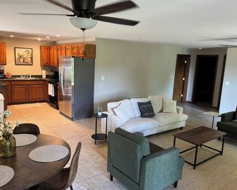 Hilltop House #2 - Van Buren - Living room