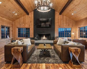 Eml 9 Juniper - Paonia - Living room