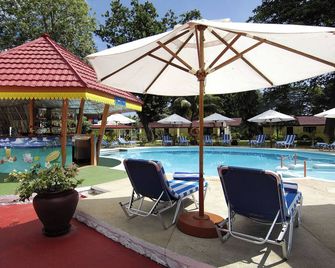 Berjaya Praslin Resort - Baie Sainte Anne - Bazén