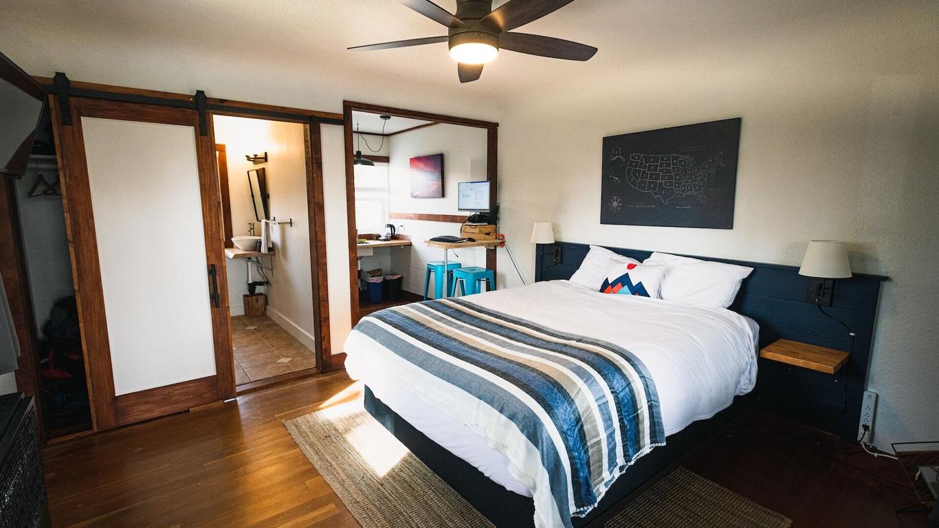 Left Coast Lodge - Pet Friendly
