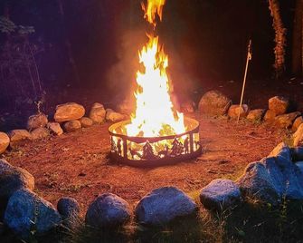 Cozy Elizabethtown Cabin with Fire Pit! - Elizabethtown