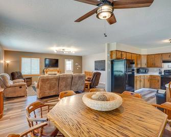 Roosevelt Suite Less Than 1 Mi to Teddy Roosevelt Park! - Medora - Essbereich