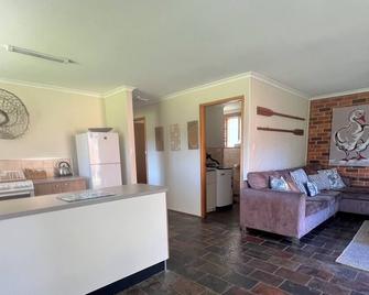 Mogendoura Farm One Cottage Max 6 People Min 2 Night Stay - Moruya - Living room