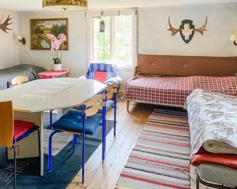 2 Bedroom Amazing Home In Figeholm - Figeholm - Matsal