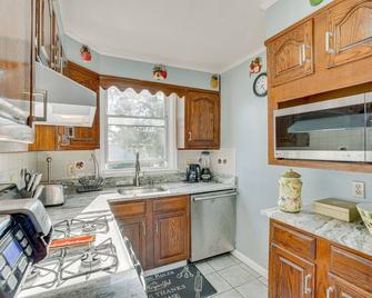 Quaint Lansdowne Getaway Near Downtown Philly! - Lansdowne - Kitchen