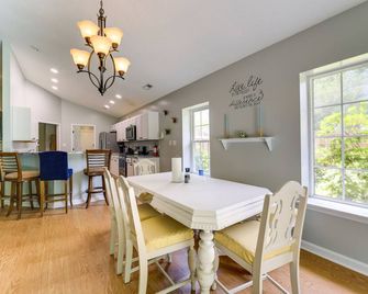 Swansboro Vacation Rental, 4 Mi to Hammocks Beach! - Swansboro - Dining room