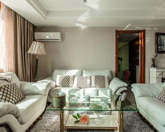 Mingzhu Hotel - Zabaykalsk - Living room