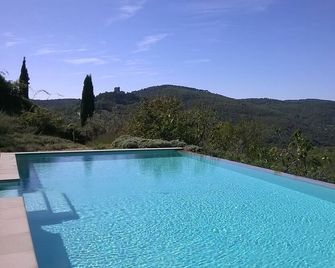 Stunning hillside escape w/private infinity pool - Civitella in val di Chiana - Piscina