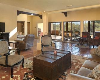 Hacienda De Los Arbolitos - Hot Tub And Peace - Cornville - Living room